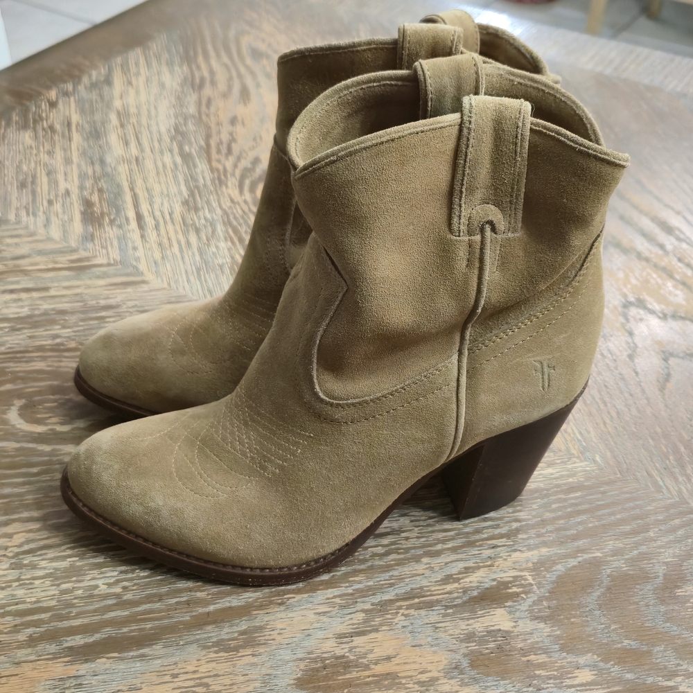 Frye Suede Western Ankle Boots Size 8 Tan Cowgirl Booties Stacked Heel - Picture 5 of 10